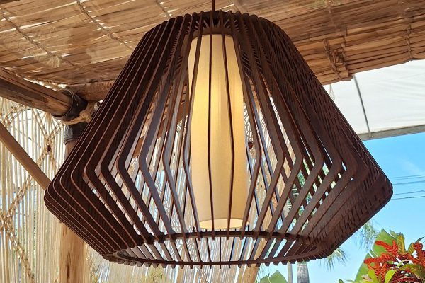 Luminária de teto pendente em MDF